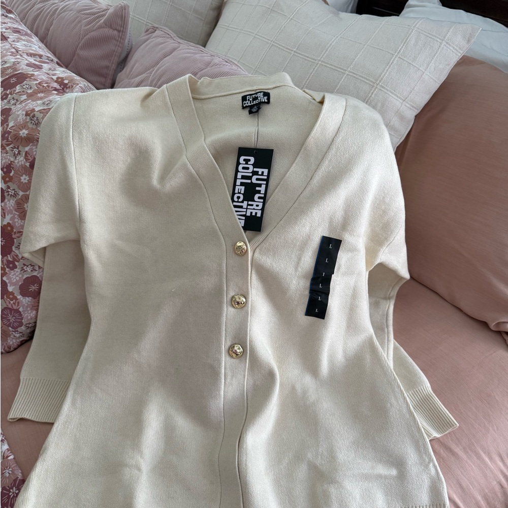 Cream long Sleeve V-Neck Cardigan Sweater large NWT Future collective